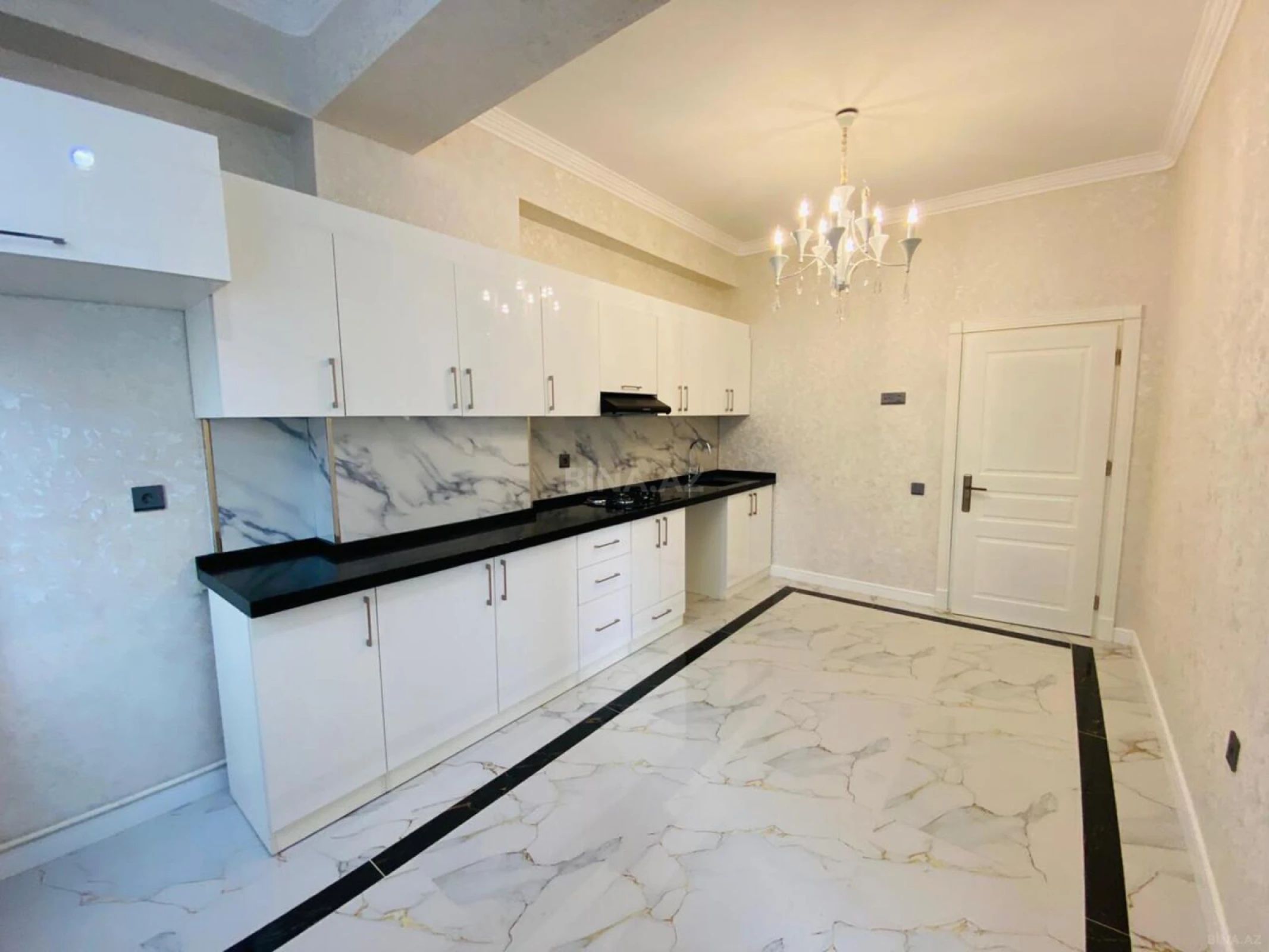 Satılır 3 otaqlı mənzil 130 m²