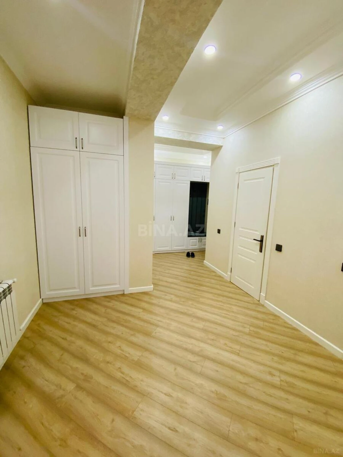 Satılır 3 otaqlı mənzil 130 m²