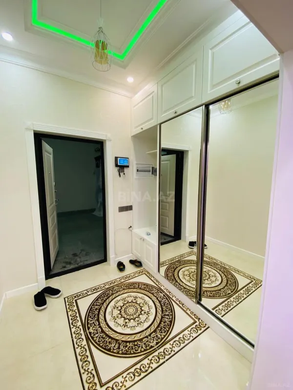 Satılır 3 otaqlı mənzil 130 m²