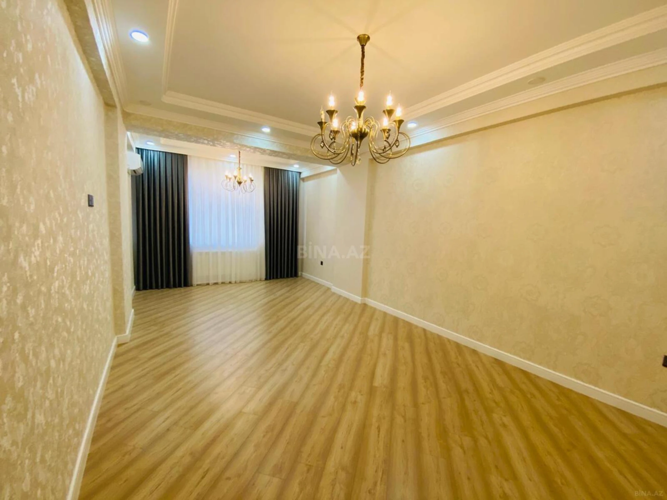 Satılır 3 otaqlı mənzil 130 m²