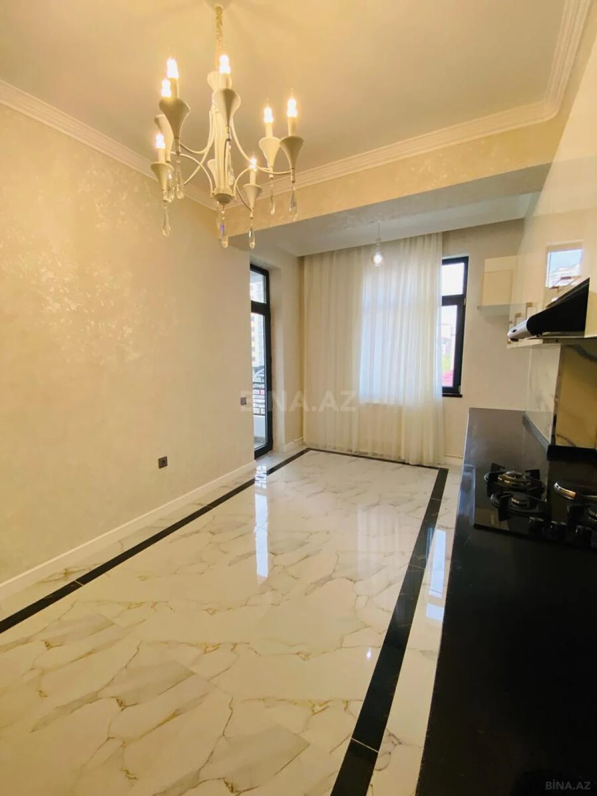 Satılır 3 otaqlı mənzil 130 m²