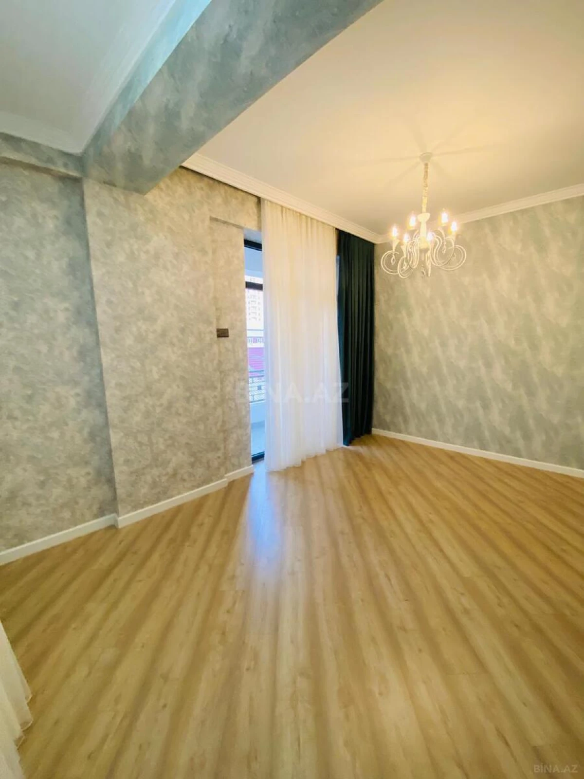 Satılır 3 otaqlı mənzil 130 m²