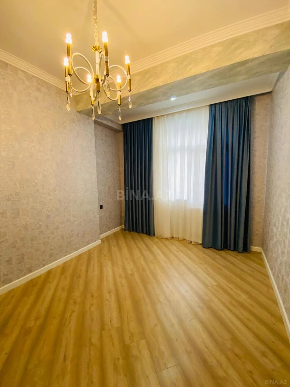 Satılır 3 otaqlı mənzil 130 m²