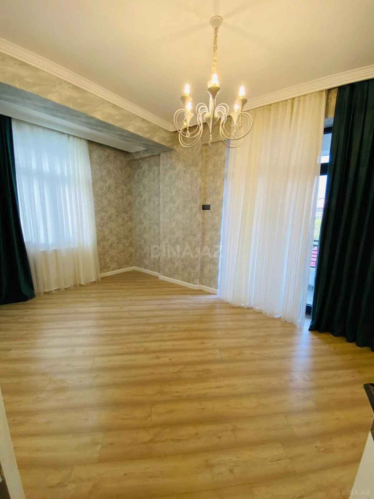 Satılır 3 otaqlı mənzil 130 m²