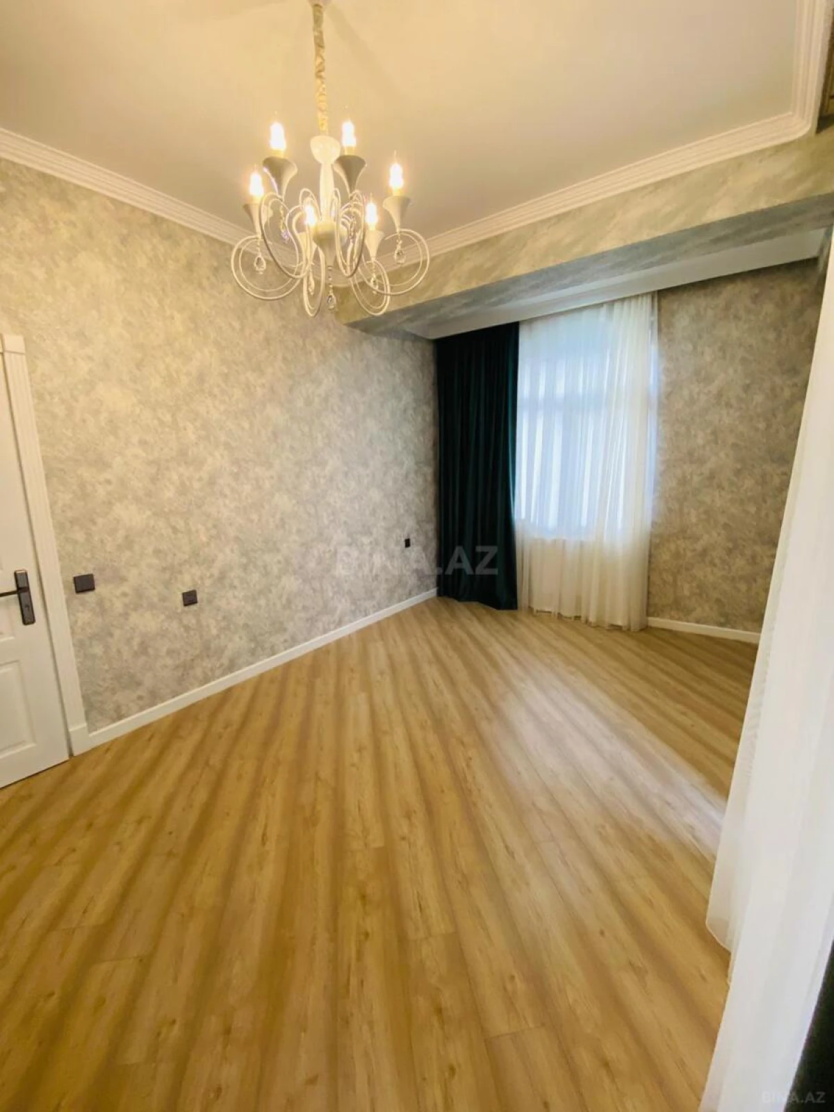 Satılır 3 otaqlı mənzil 130 m²