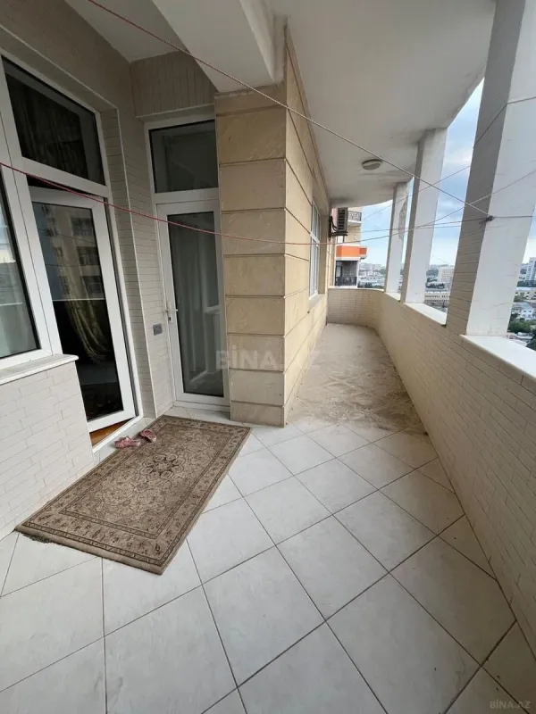 Satılır 4 otaqlı mənzil 204 m²