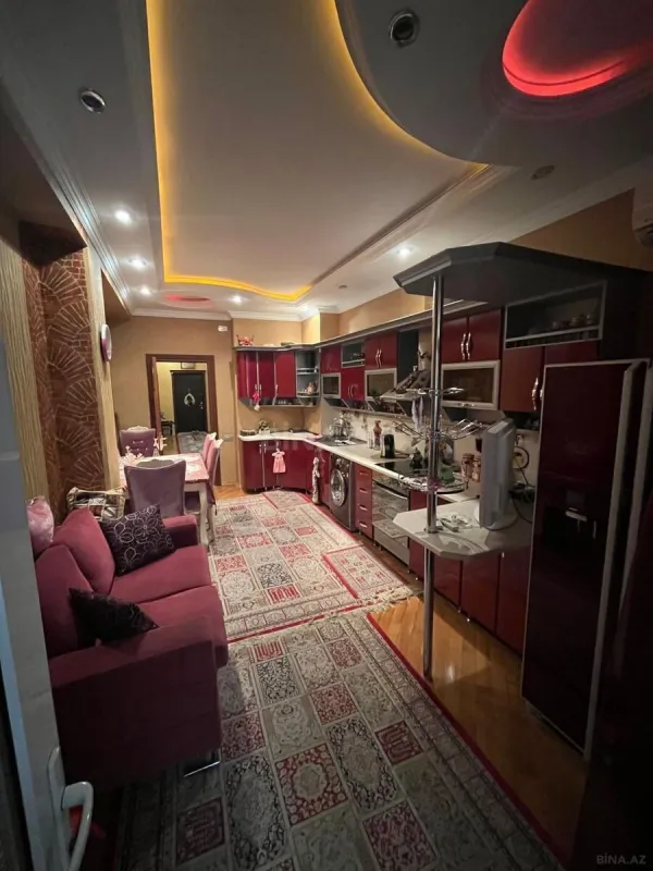 Satılır 4 otaqlı mənzil 204 m²