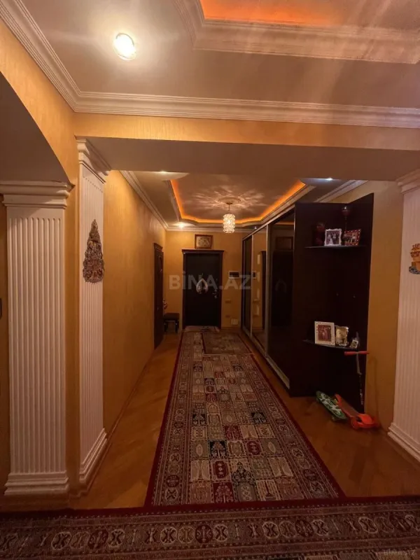 Satılır 4 otaqlı mənzil 204 m²