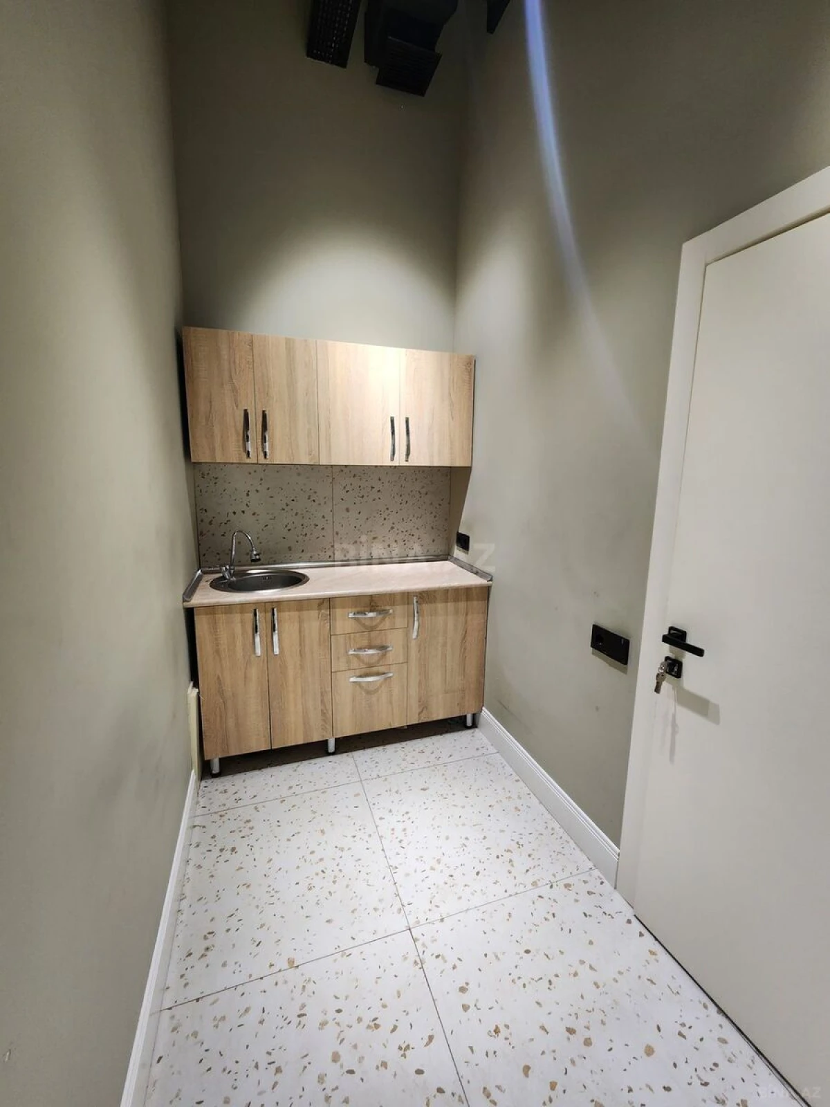 Kirayə verilir 2 otaqlı ofis 52 m²