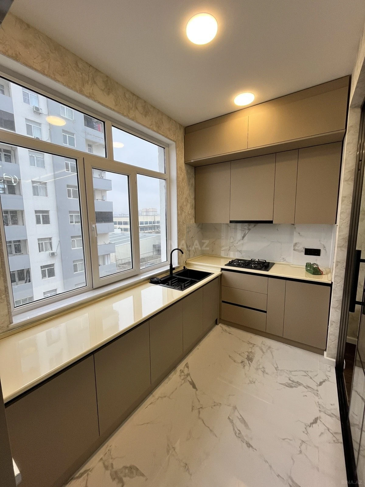 Satılır 3 otaqlı mənzil 89 m²