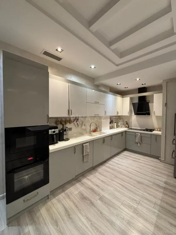 Kirayə verilir 2 otaqlı mənzil 110 m²