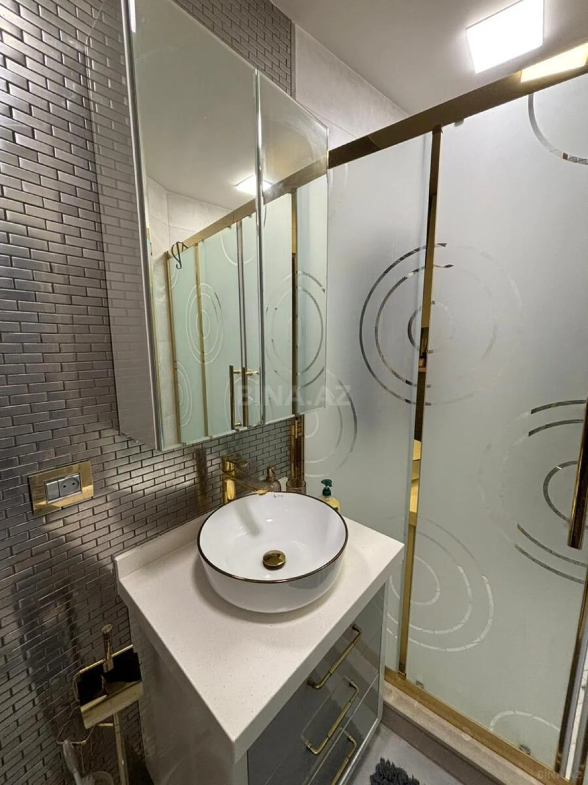 Kirayə verilir 2 otaqlı mənzil 110 m²