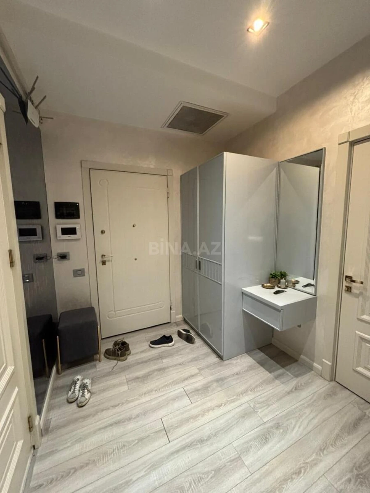 Kirayə verilir 2 otaqlı mənzil 110 m²