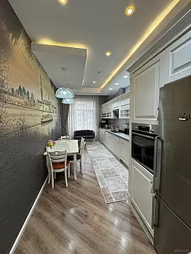 Satılır 4 otaqlı mənzil 180 m²