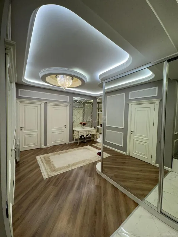 Satılır 4 otaqlı mənzil 180 m²