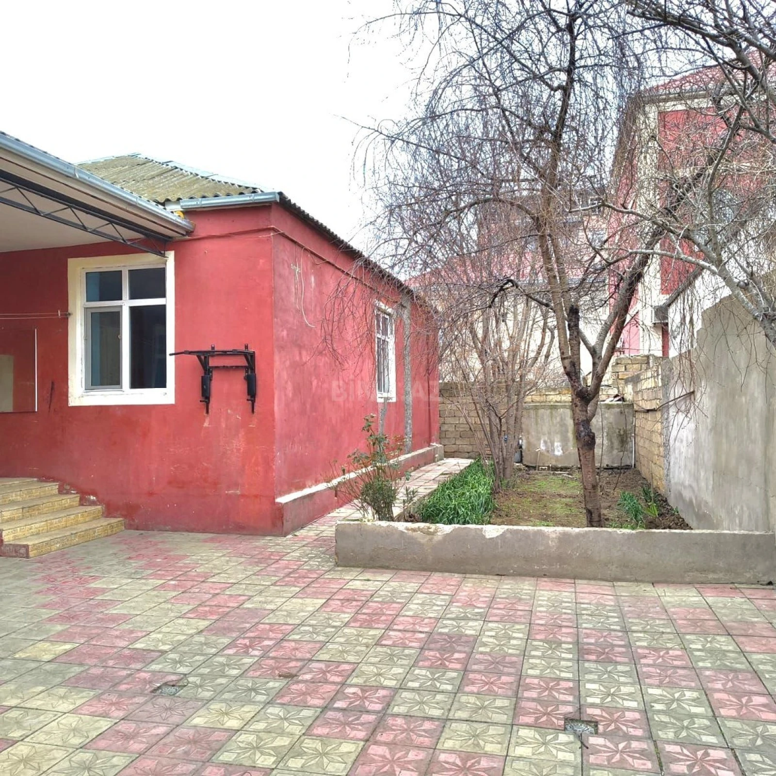 Satılır 5 otaqlı həyət evi 127 m²