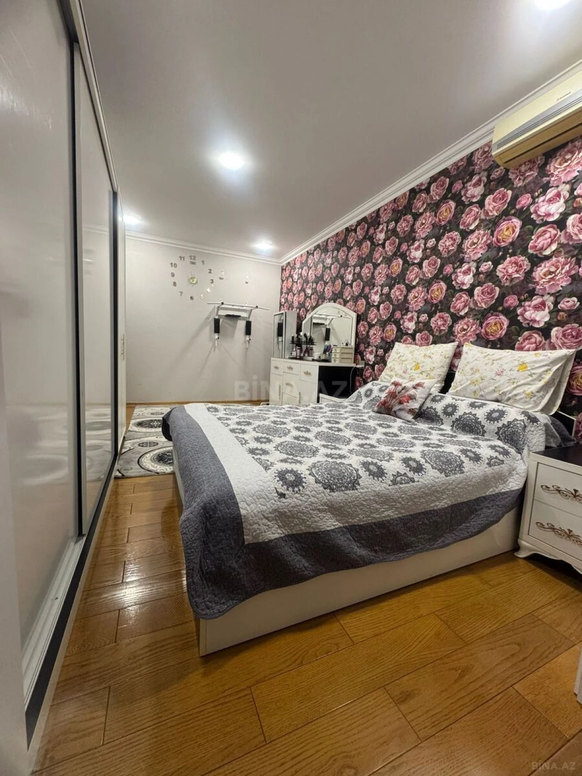 Satılır 4 otaqlı mənzil 112 m²