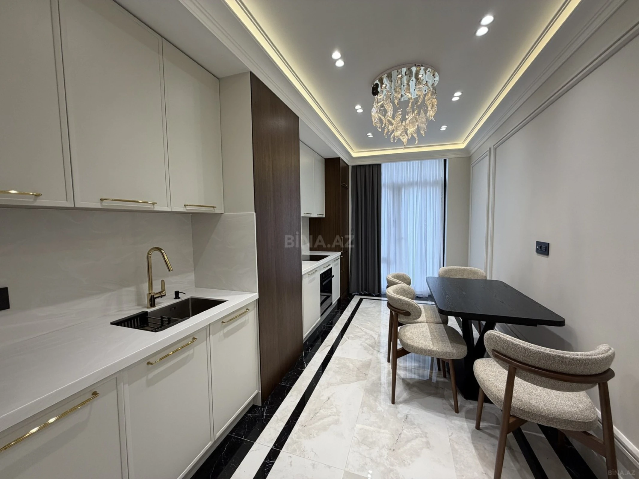 Satılır 3 otaqlı mənzil 123 m²