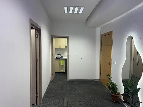 Kirayə verilir 3 otaqlı ofis 93 m²