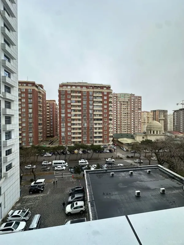 Kirayə verilir 4 otaqlı mənzil 170 m²