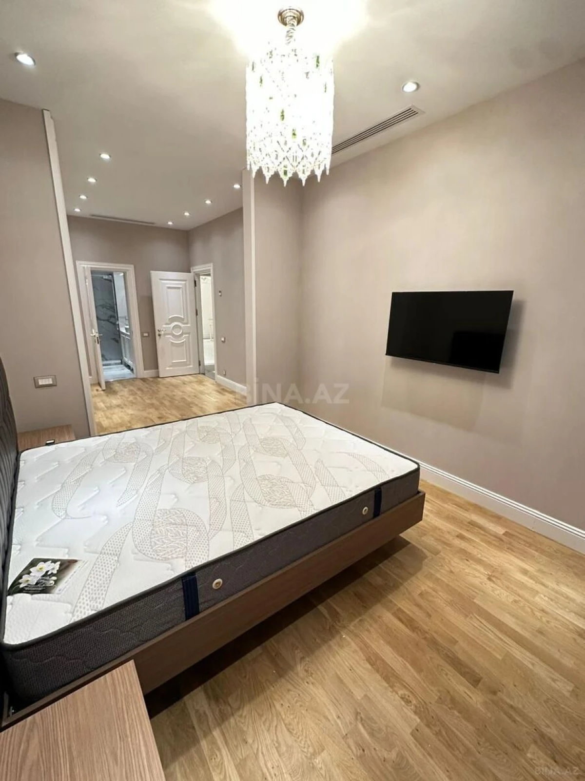 Kirayə verilir 4 otaqlı mənzil 170 m²