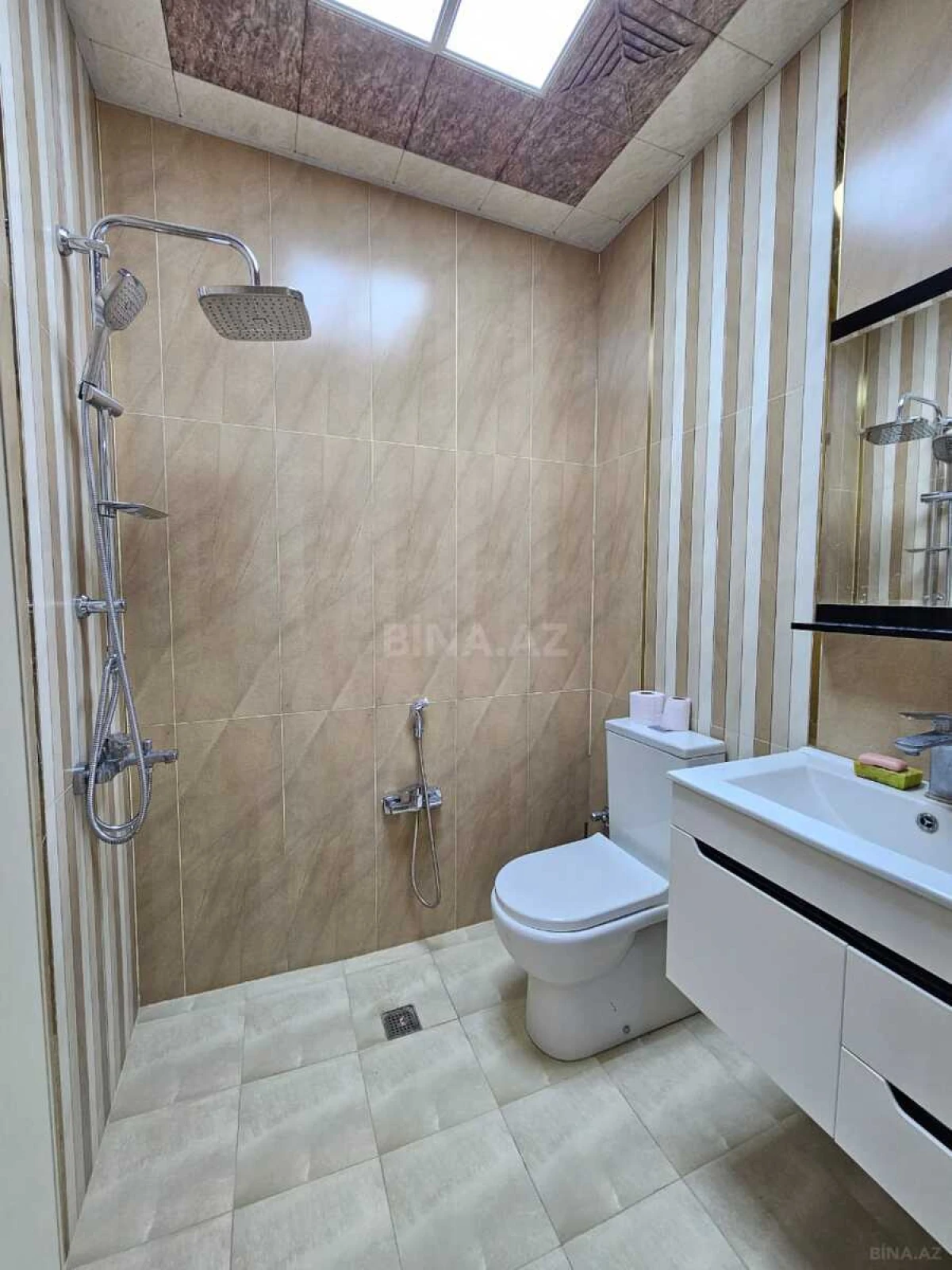 Kirayə verilir 3 otaqlı mənzil 156 m²