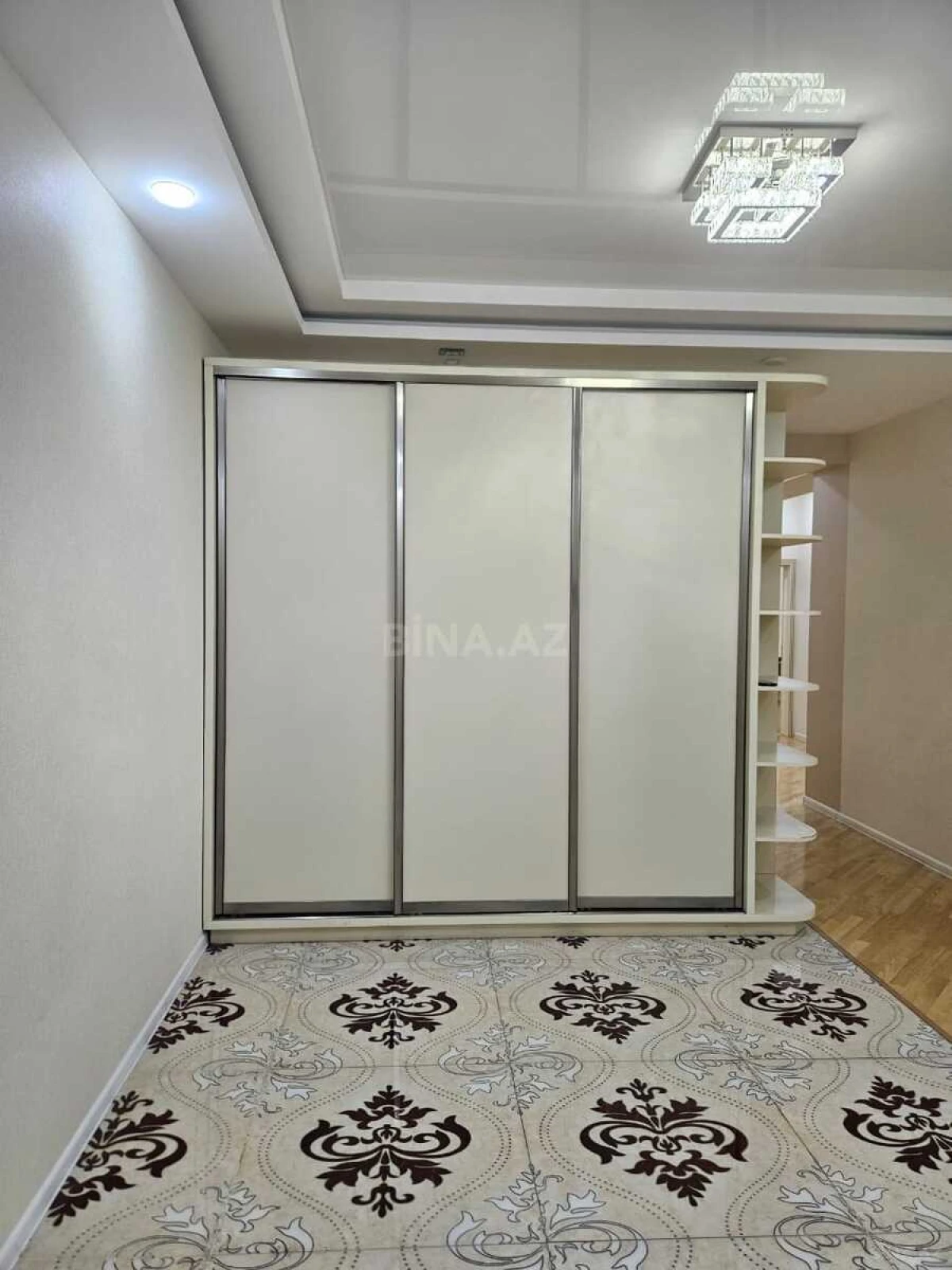 Kirayə verilir 3 otaqlı mənzil 156 m²