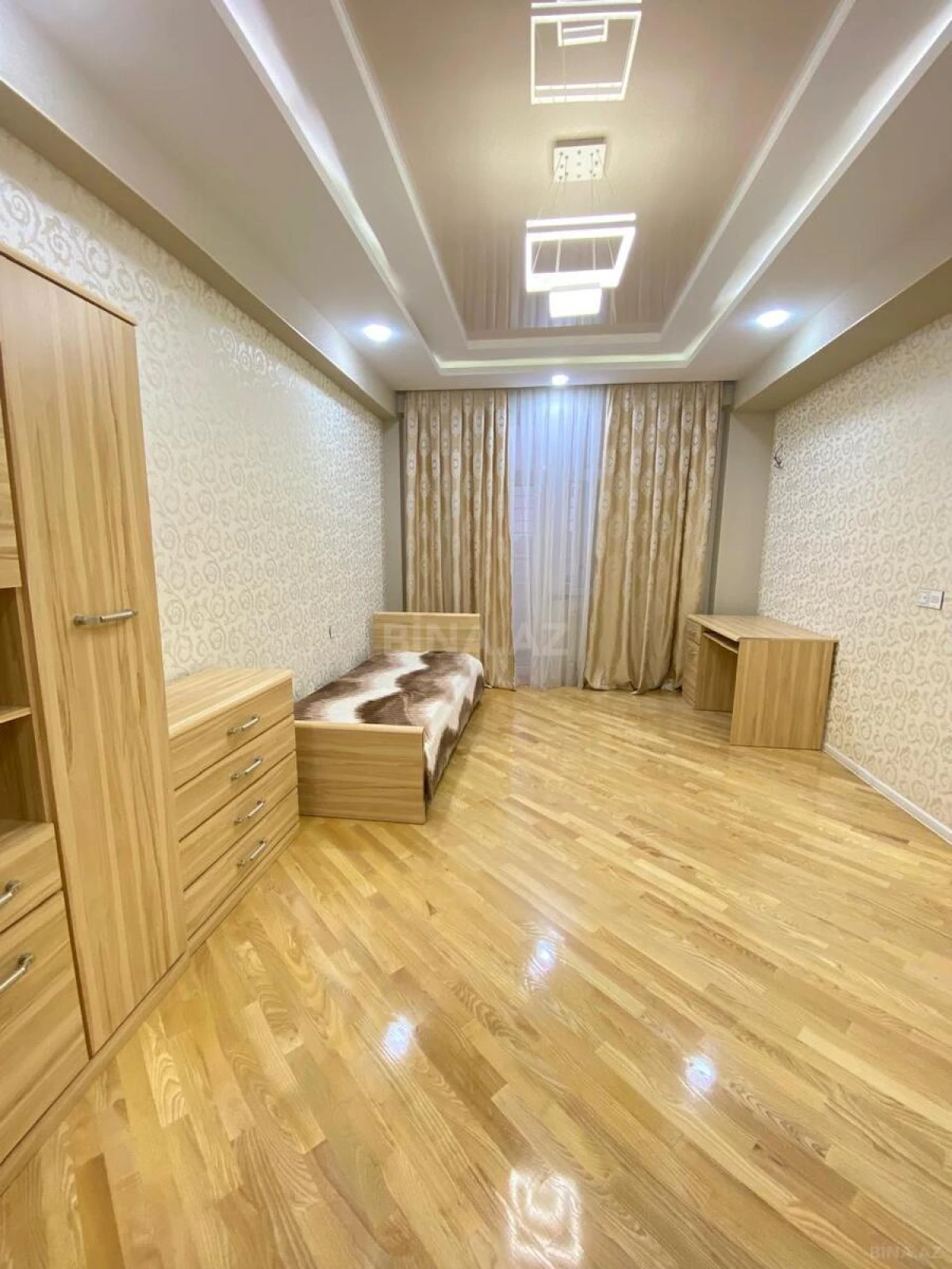 Kirayə verilir 3 otaqlı mənzil 156 m²