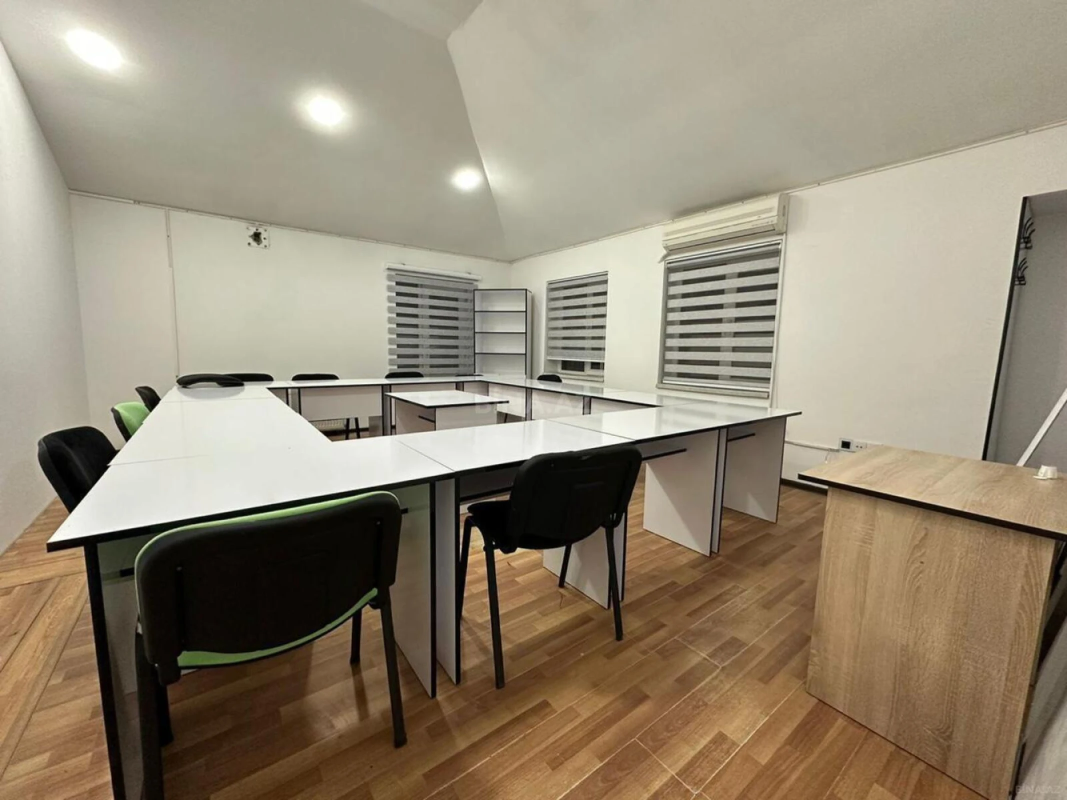 Kirayə verilir 4 otaqlı ofis 135 m²