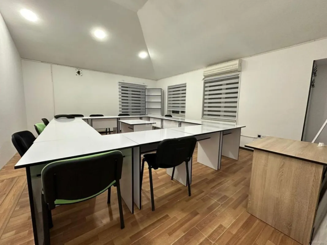 Kirayə verilir 4 otaqlı ofis 135 m²