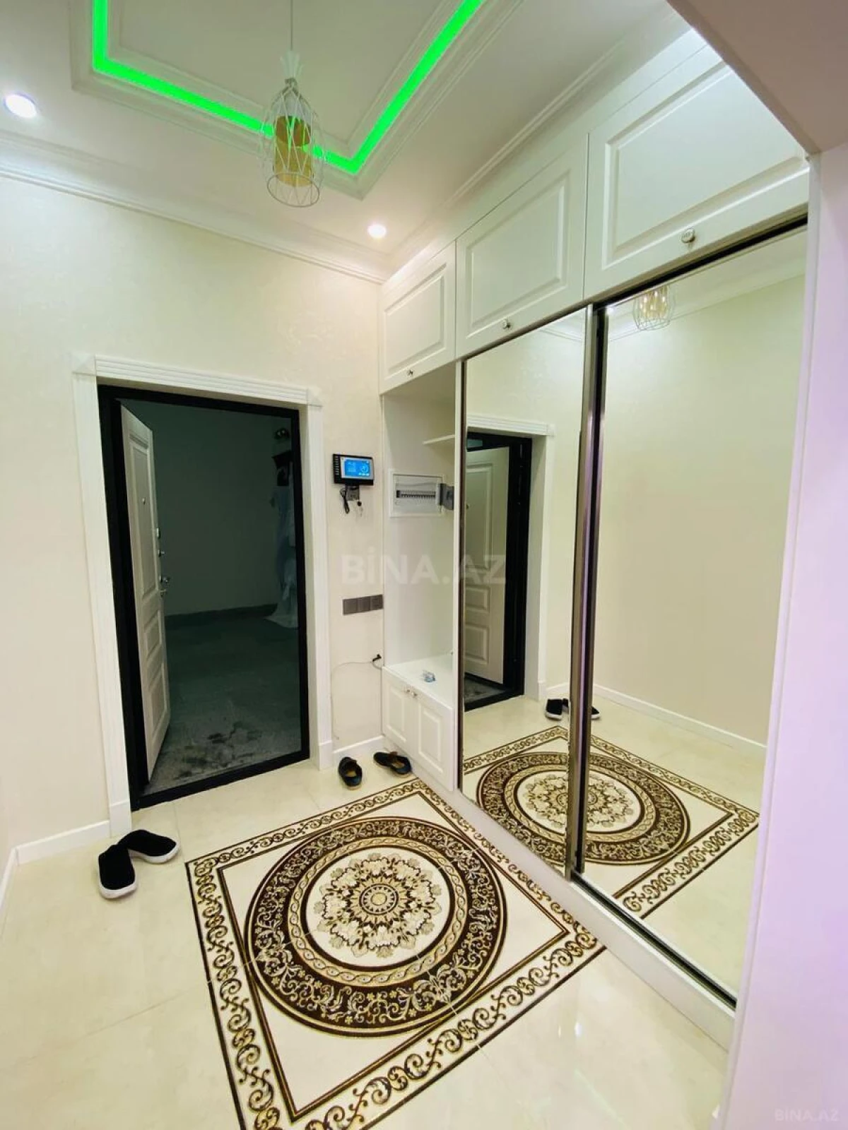 Satılır 2 otaqlı mənzil 100 m²