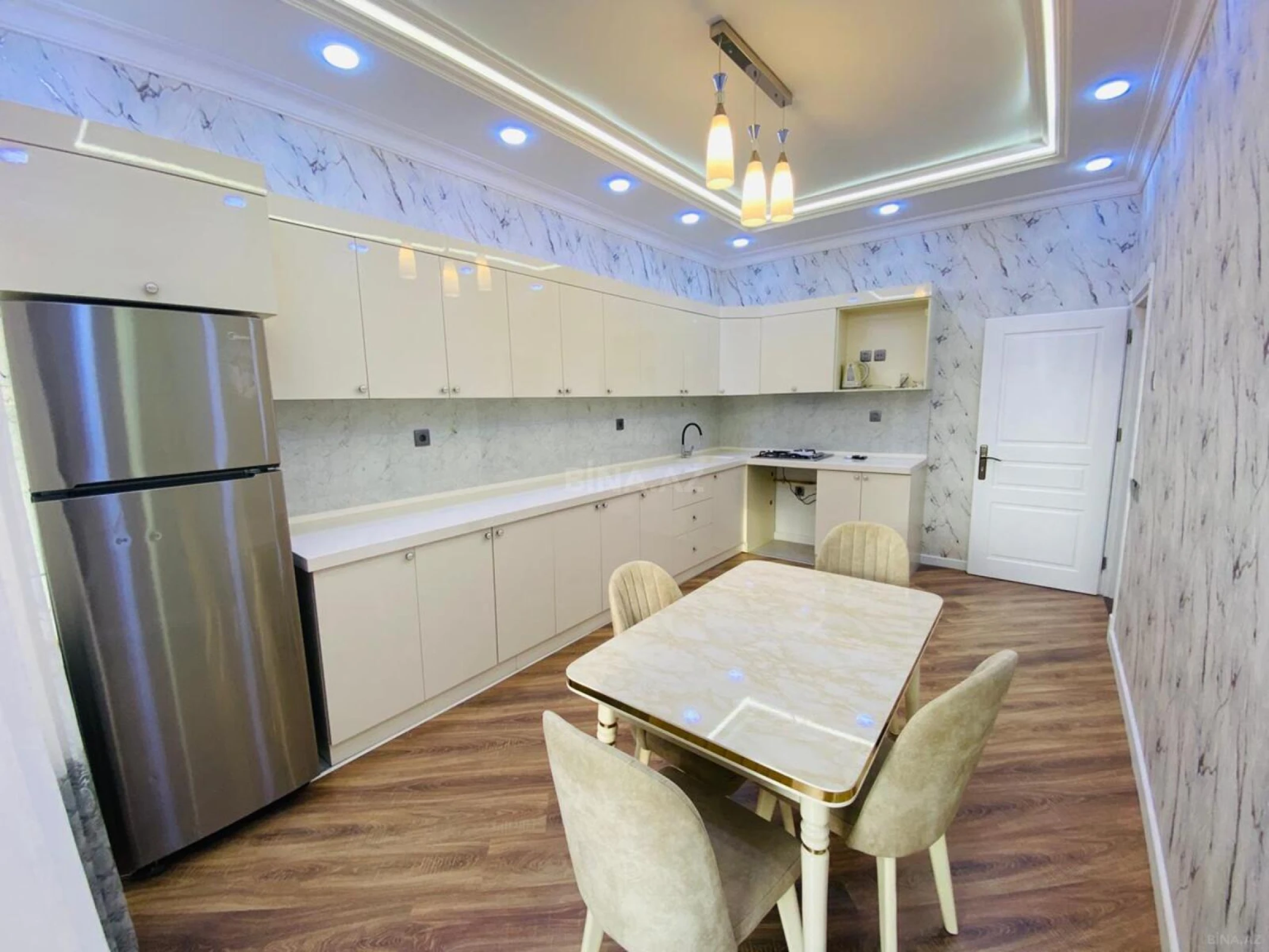 Satılır 2 otaqlı mənzil 100 m²