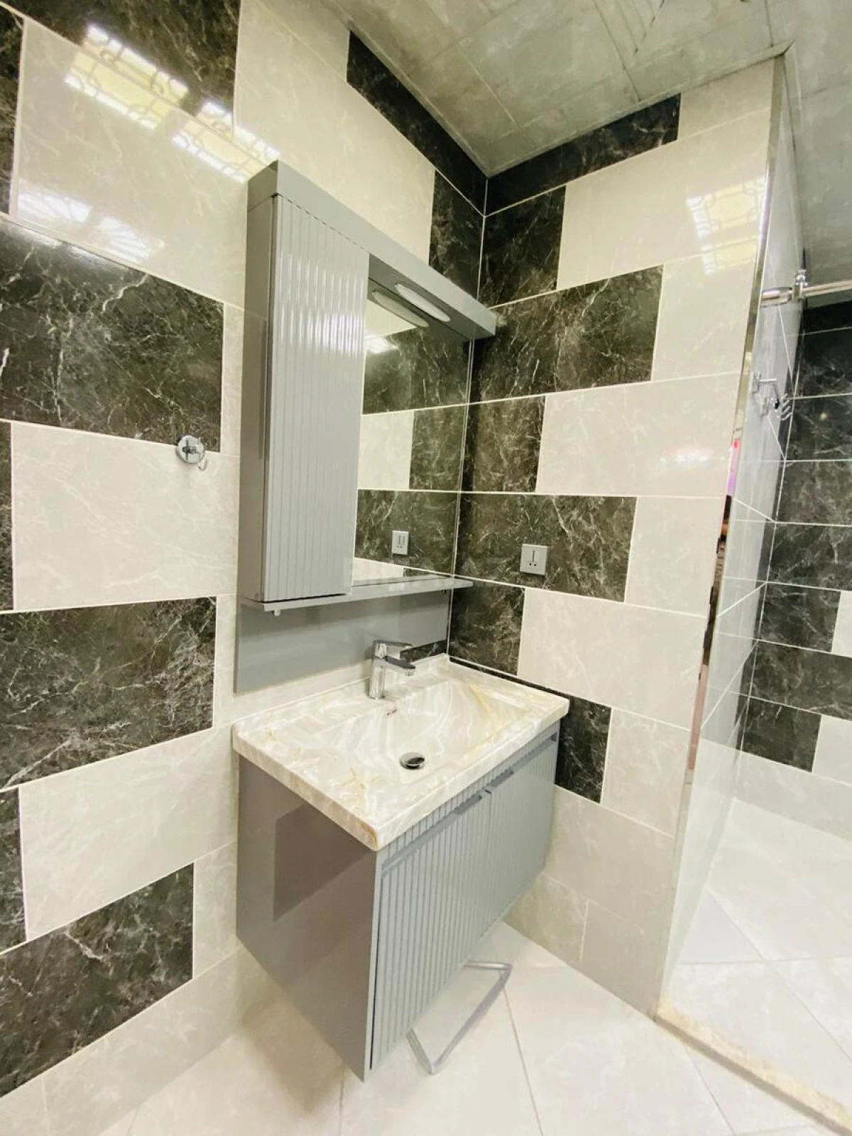 Satılır 2 otaqlı mənzil 100 m²