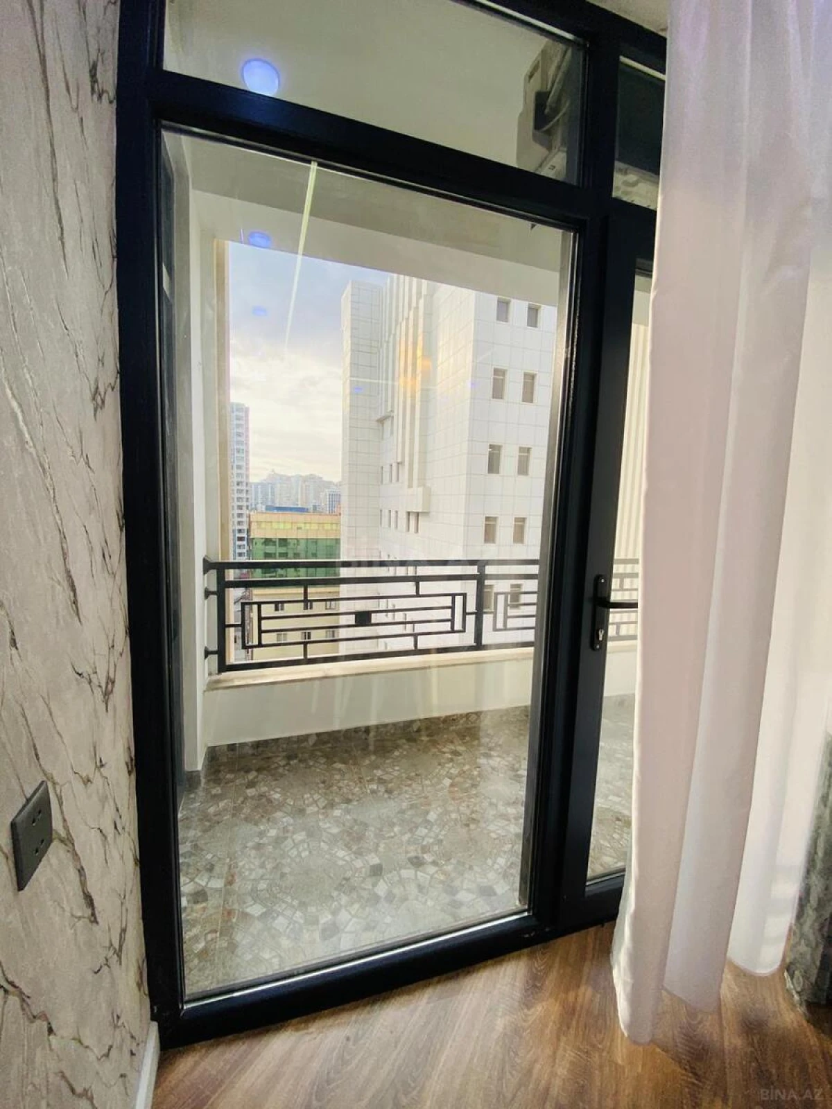 Satılır 2 otaqlı mənzil 100 m²