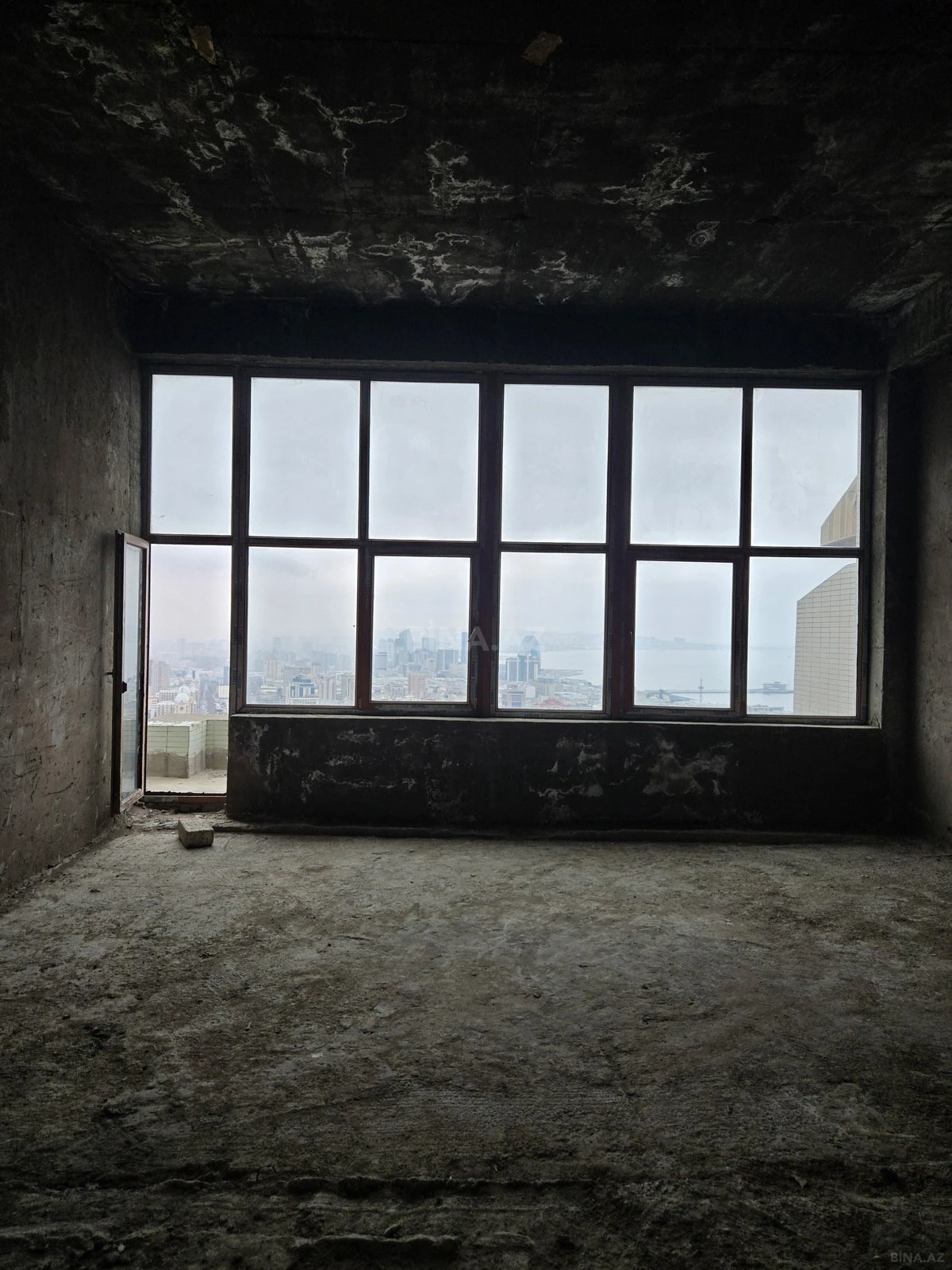 Satılır 3 otaqlı mənzil 322 m²