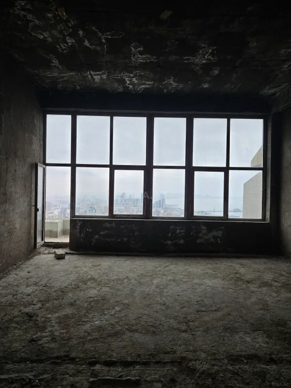 Satılır 3 otaqlı mənzil 322 m²