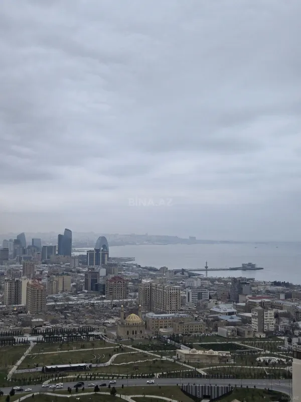 Satılır 3 otaqlı mənzil 322 m²