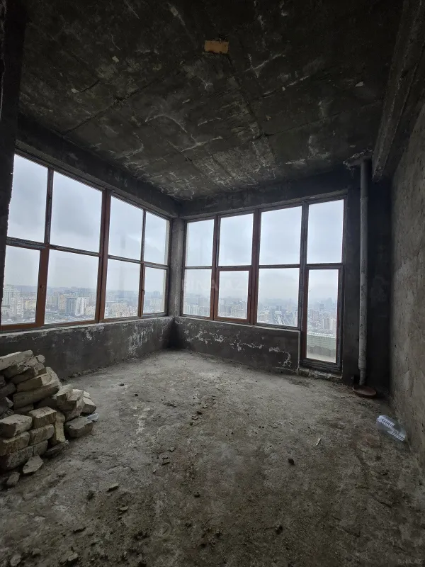 Satılır 3 otaqlı mənzil 322 m²