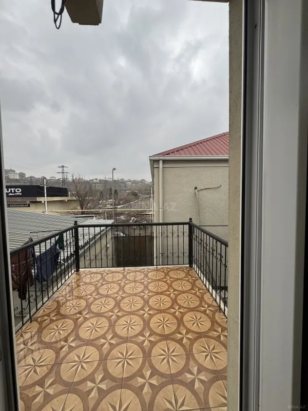 Satılır 6 otaqlı həyət evi 220 m²