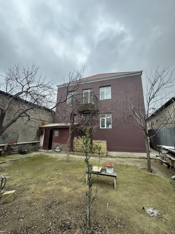 Satılır 6 otaqlı həyət evi 220 m²