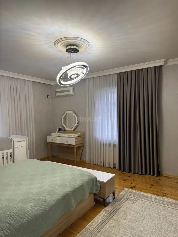 Satılır 6 otaqlı həyət evi 220 m²