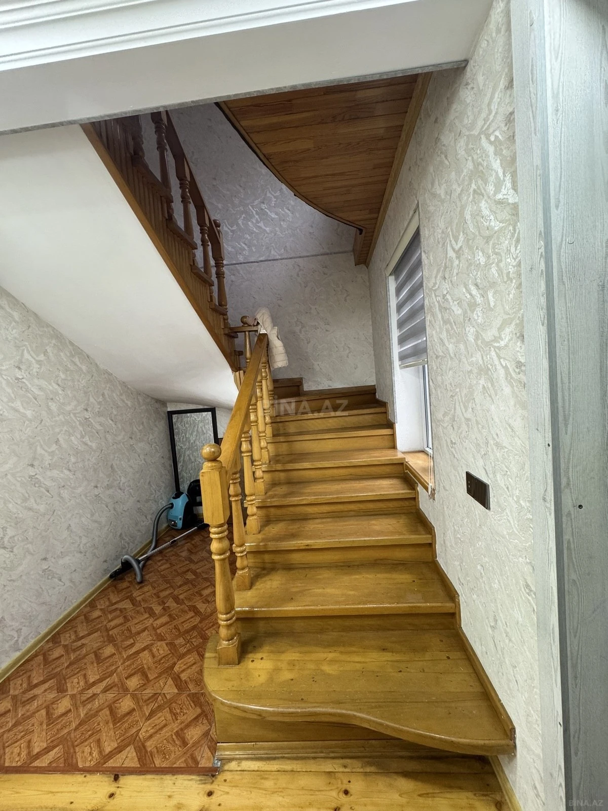 Satılır 6 otaqlı həyət evi 220 m²