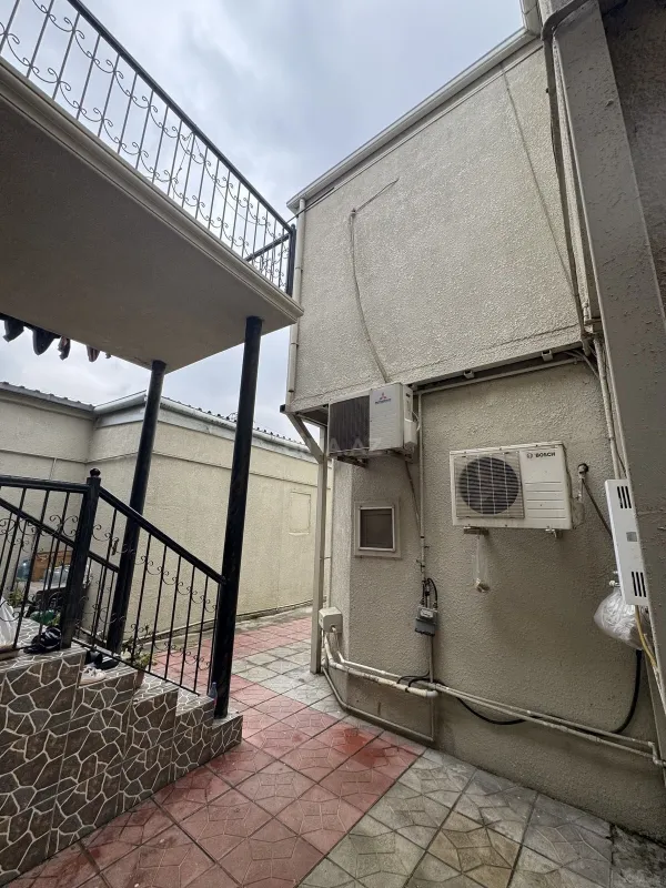 Satılır 6 otaqlı həyət evi 220 m²