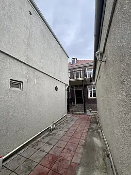 Satılır 6 otaqlı həyət evi 220 m²