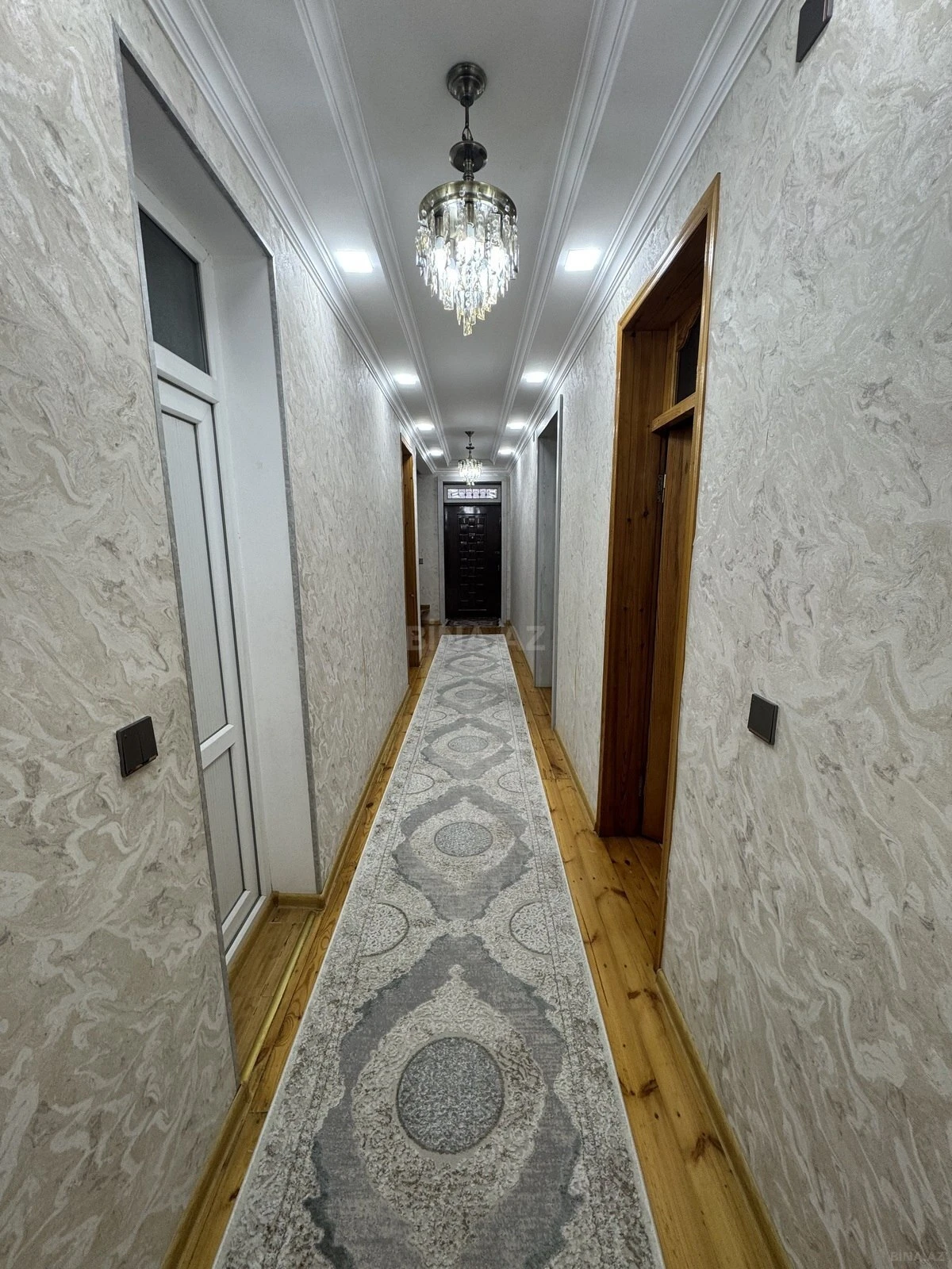 Satılır 6 otaqlı həyət evi 220 m²