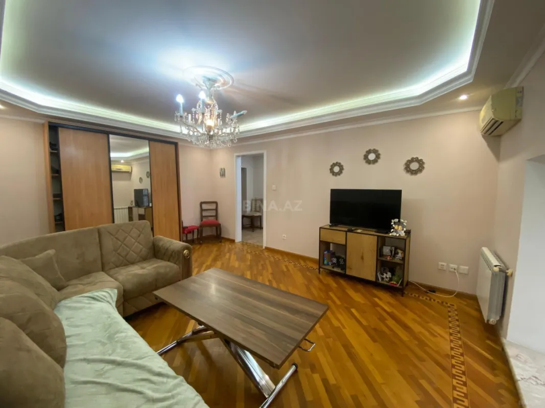 Satılır 4 otaqlı mənzil 125 m²