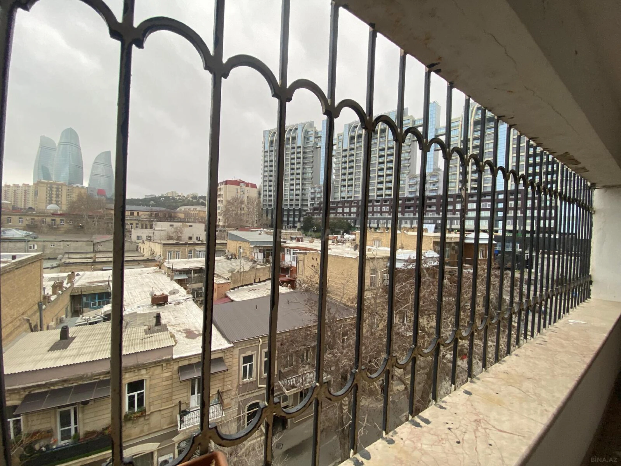 Satılır 4 otaqlı mənzil 125 m²