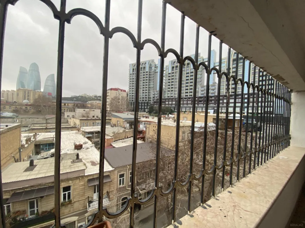 Satılır 4 otaqlı mənzil 125 m²