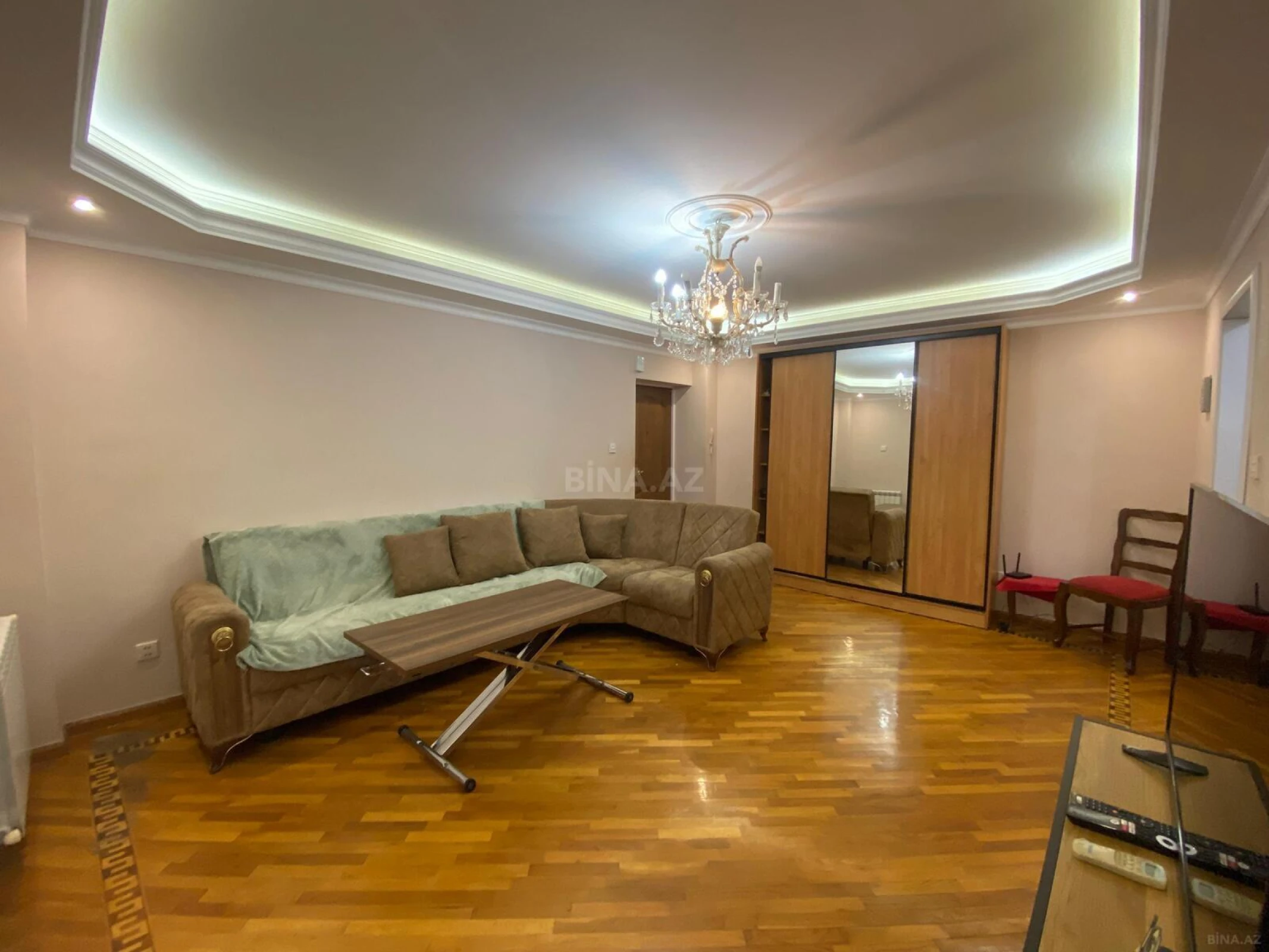 Satılır 4 otaqlı mənzil 125 m²