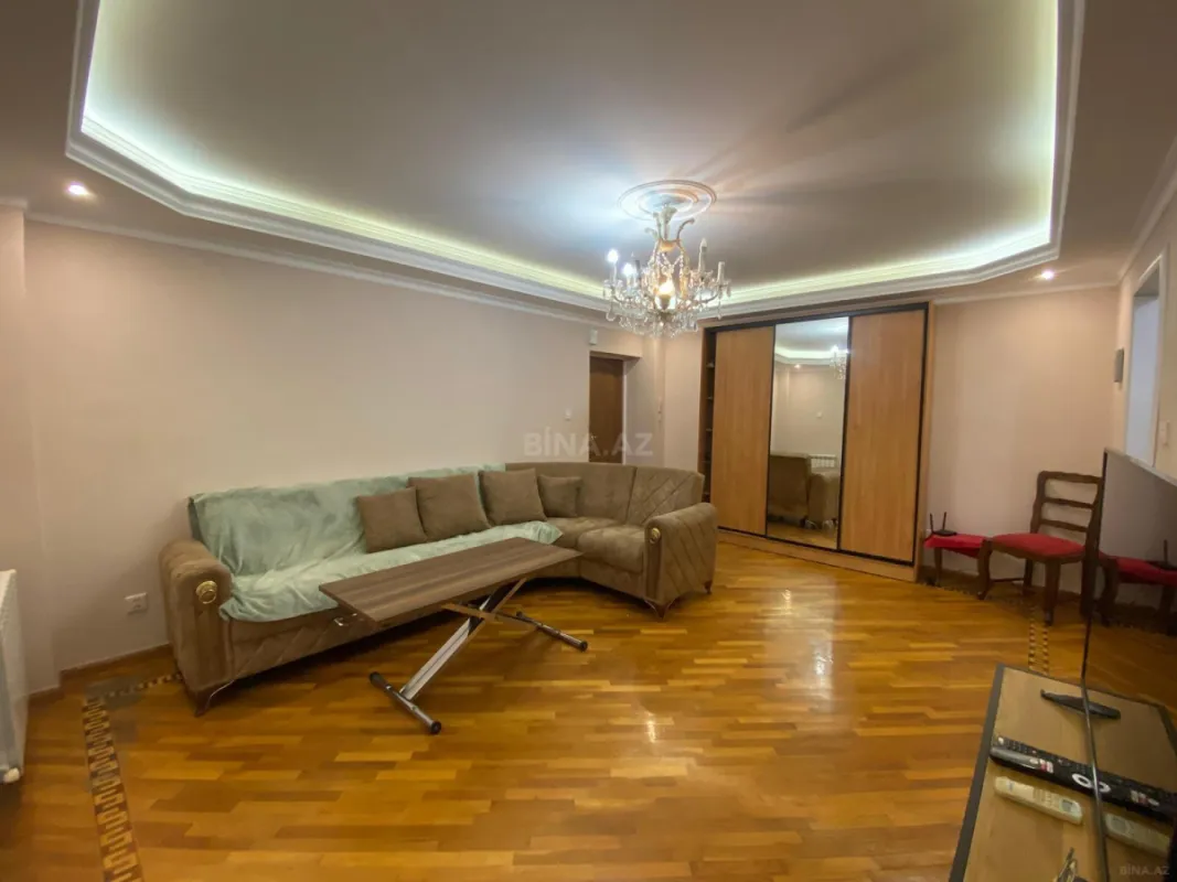 Satılır 4 otaqlı mənzil 125 m²